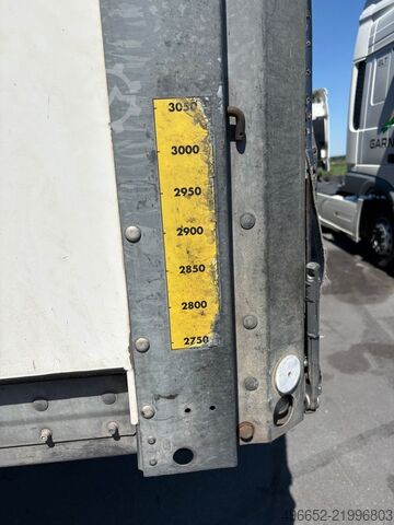 Open oplegger met zeil Fruehauf 
