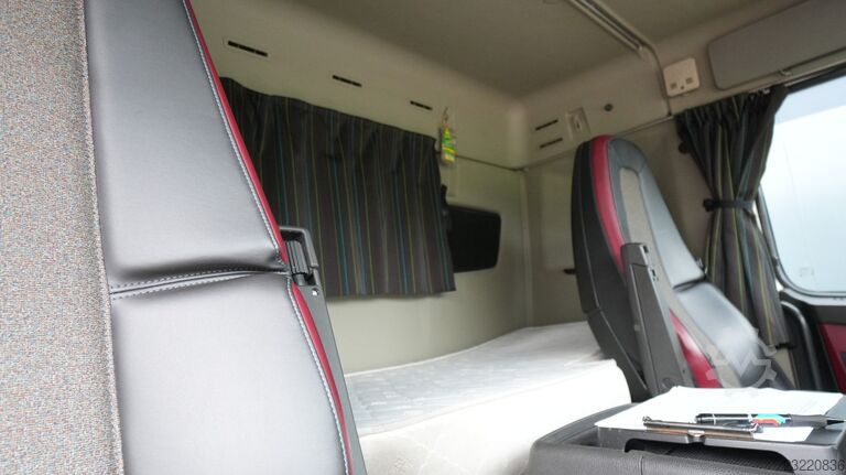 Volvo FMX 460 70 ton's heavy load 6x2 tractor unit 390.300km Volvo FMX 460 70 ton's heavy load 6x2 tractor unit 39...