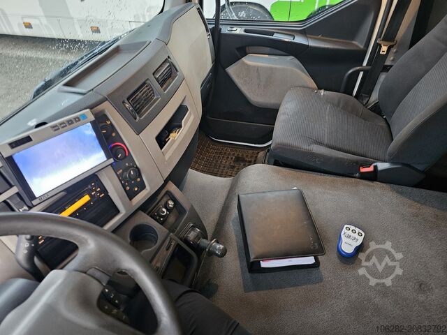 Box truck Volvo FL 240 4x2 16tons Seitentüren Koff