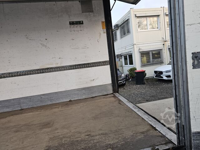 Box truck Volvo FL 240 4x2 16tons Seitentüren Koff