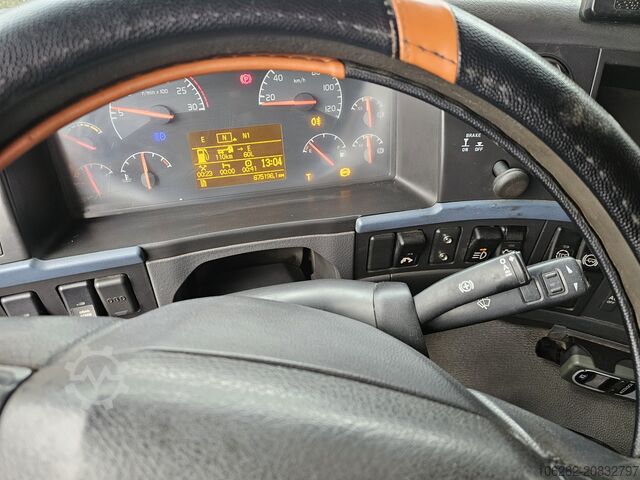 Tipper truck VOLVO FM-480-37 8x4 Kipper Ad-Blue Lift-Lenk