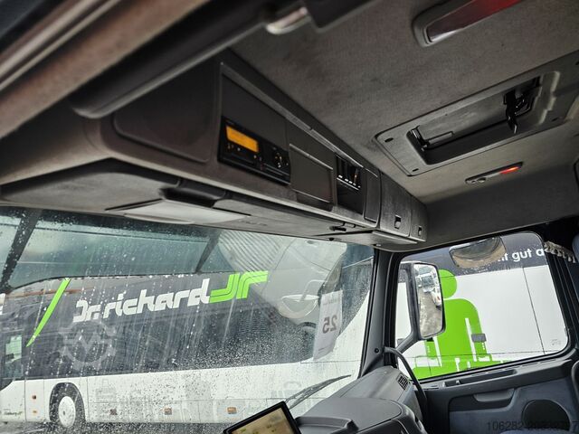 Tipper truck VOLVO FM-480-37 8x4 Kipper Ad-Blue Lift-Lenk