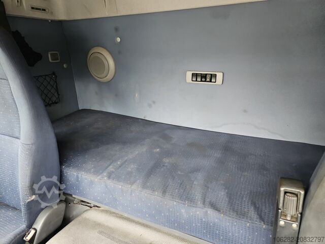 Tipper truck VOLVO FM-480-37 8x4 Kipper Ad-Blue Lift-Lenk