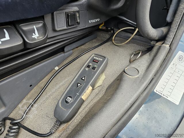 Tipper truck VOLVO FM-480-37 8x4 Kipper Ad-Blue Lift-Lenk