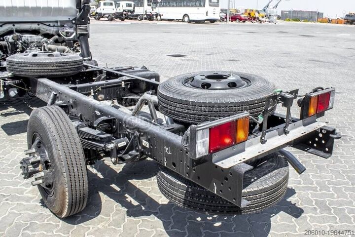 Cabină şasiu Isuzu NQR75