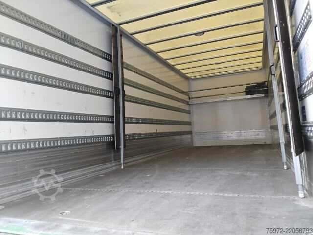 LKW mit Kofferaufbau  Actros 1824 L