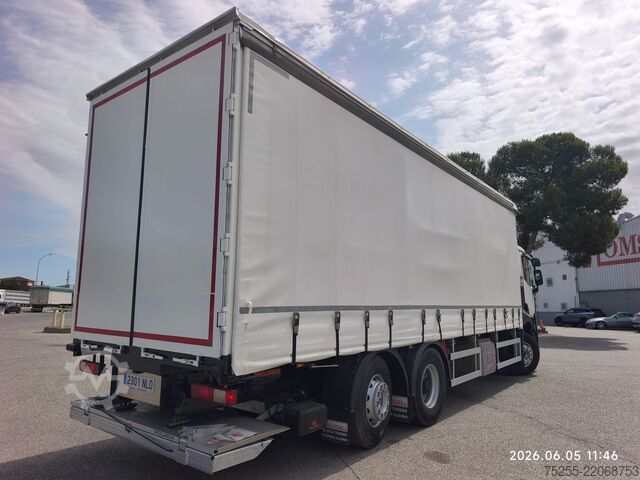 Valníkový nákladní automobil s plachtou RENAULT 26.380 C 6X2 EURO 6