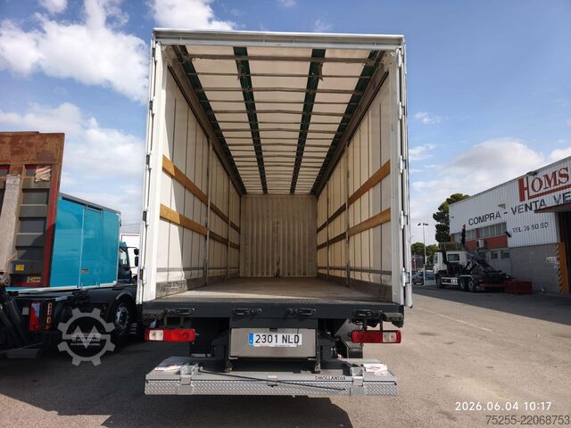 Valníkový nákladní automobil s plachtou RENAULT 26.380 C 6X2 EURO 6