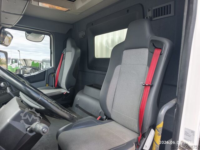 Valníkový nákladní automobil s plachtou RENAULT 26.380 C 6X2 EURO 6