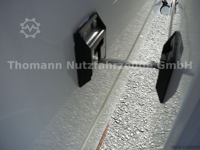 Vrachtwagen met bakwagen RENAULT Master Koffer Möbelkoffer Ultralight