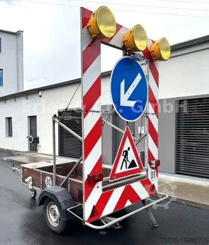 Anhänger  Nissen Verkehrsleitanhänger,