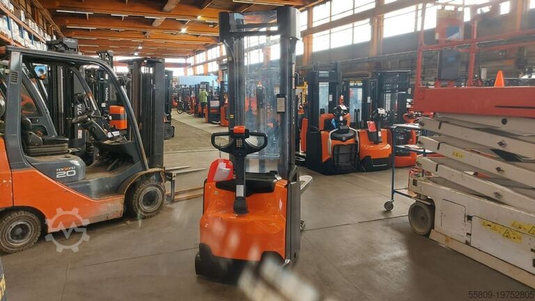 Hoogheffende truck BT SWE 160 // 1.728 Std. // Triplex