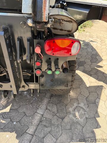 Veículo municipal / Porta-equipamentos Holder C 250