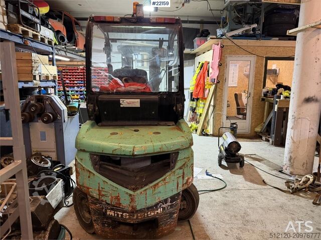 Chariot élévateur Mitsubishi FD30N forklift with side shift