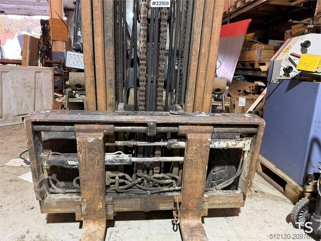 Chariot élévateur Mitsubishi FD30N forklift with side shift