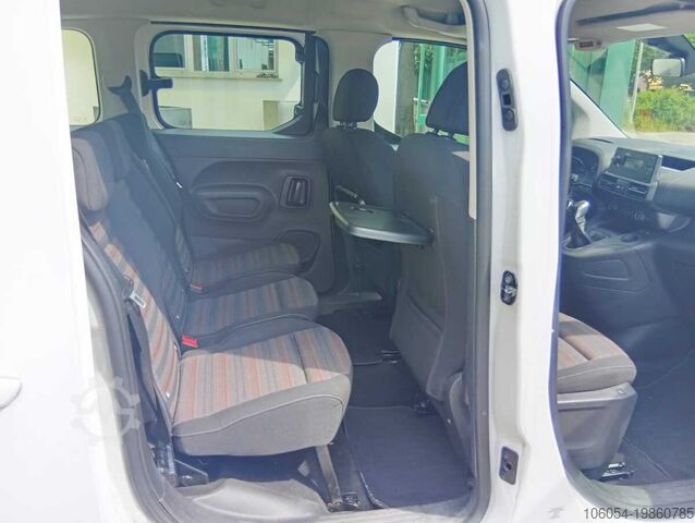 üléses furgon Opel combo