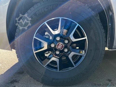 Yarı entegre karavan Carado T 448