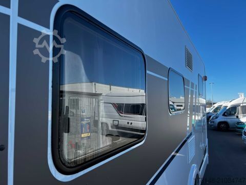 Yarı entegre karavan Carado T 448