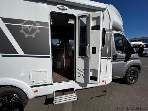 Yarı entegre karavan Carado T 448