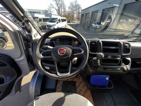 Yarı entegre karavan Carado T 448