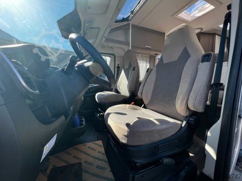 Yarı entegre karavan Carado T 448