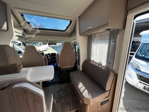 Yarı entegre karavan Carado T 448