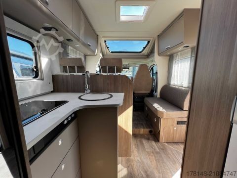 Yarı entegre karavan Carado T 448