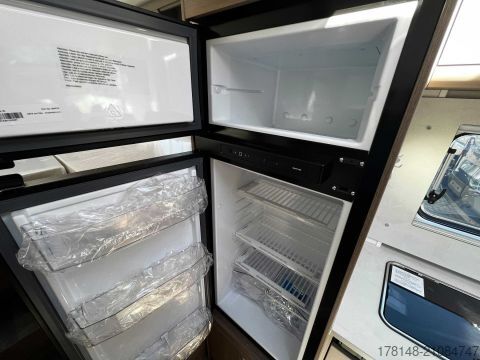 Yarı entegre karavan Carado T 448