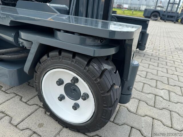 Carrello elevatore a 4 direzioni Combilift C3000/Triplex 5500 mm /Perfect condition