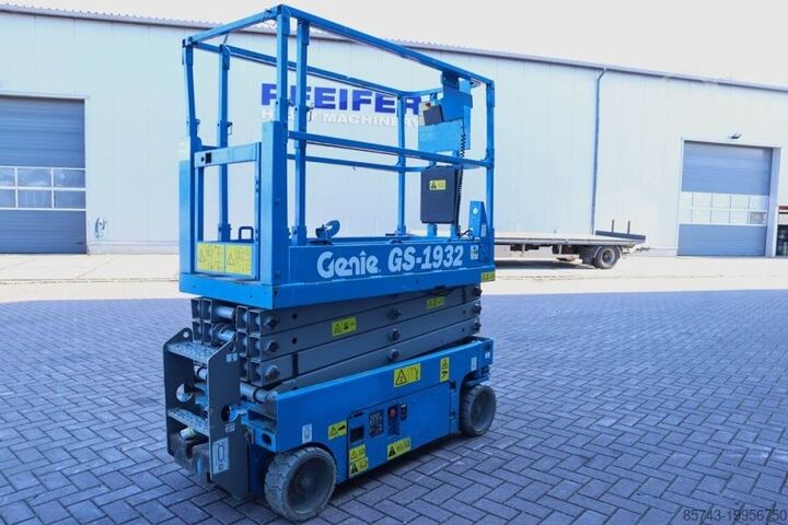 Ascensor cu foarfecă Genie GS1932 Electric, Working Height 7.8 m, 227kg Capac