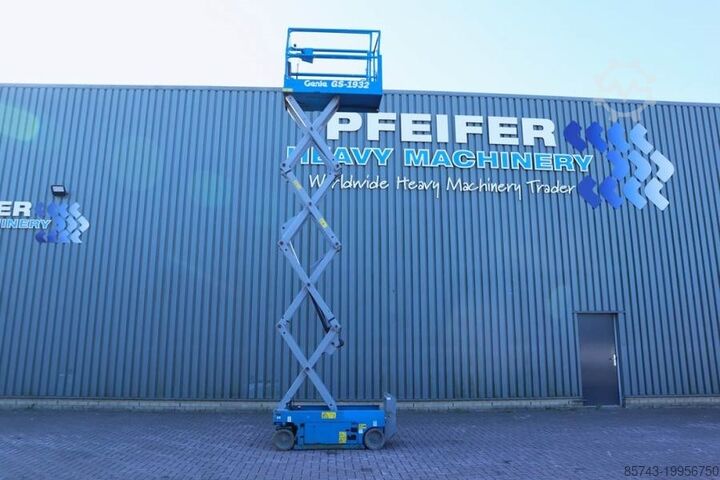Ascensor cu foarfecă Genie GS1932 Electric, Working Height 7.8 m, 227kg Capac