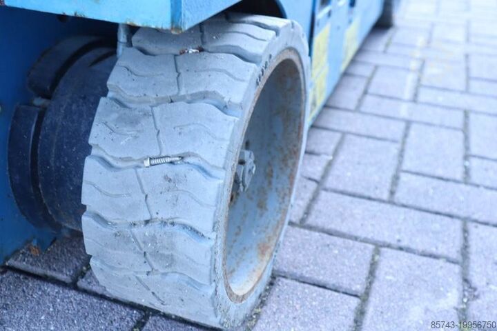 Ascensor cu foarfecă Genie GS1932 Electric, Working Height 7.8 m, 227kg Capac