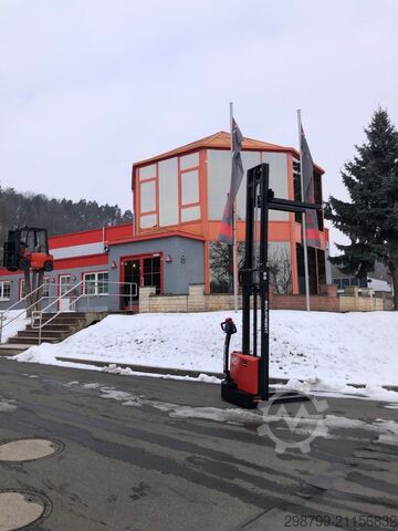 Pedestrian Stacker EP EST 122