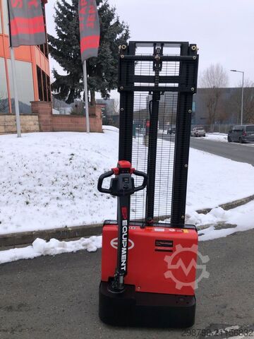 Pedestrian Stacker EP EST 122