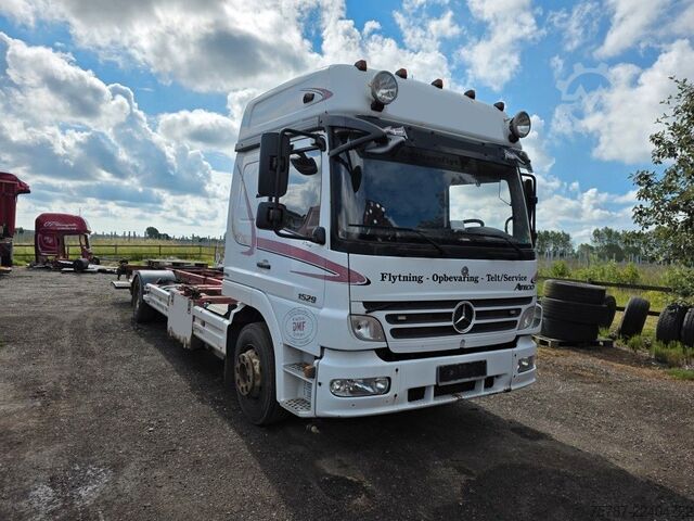 Samochód z wymienną zabudową MERCEDES-BENZ 1524 BDF mit Klima, Ladebordwand, 2 x Bett