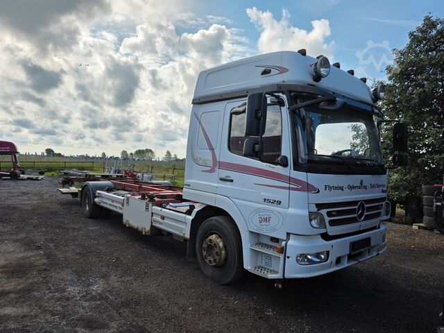 Samochód z wymienną zabudową MERCEDES-BENZ 1524 BDF mit Klima, Ladebordwand, 2 x Bett