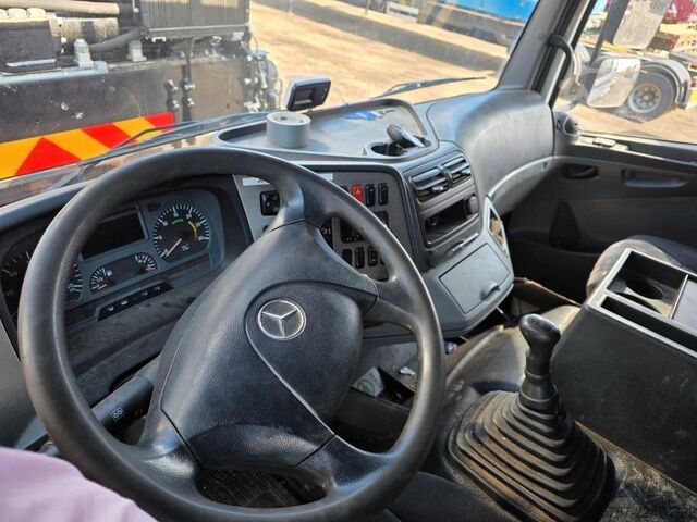 Samochód z wymienną zabudową MERCEDES-BENZ 1524 BDF mit Klima, Ladebordwand, 2 x Bett