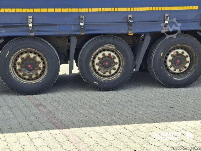 Open semitrailer with tarp Kögel Curtainsider Mega