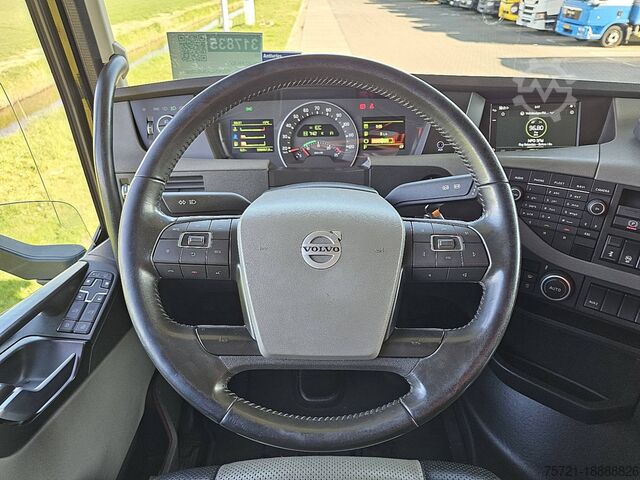 Standard-SZM VOLVO FH 500 LEATHER NAVI SKIRTS