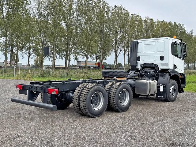 Chassis met cabine Iveco T-Way AD380T43-3800 AT Chassis Cabin (11 units)
