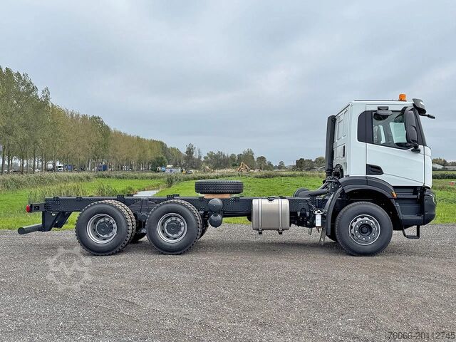 Chassis met cabine Iveco T-Way AD380T43-3800 AT Chassis Cabin (11 units)