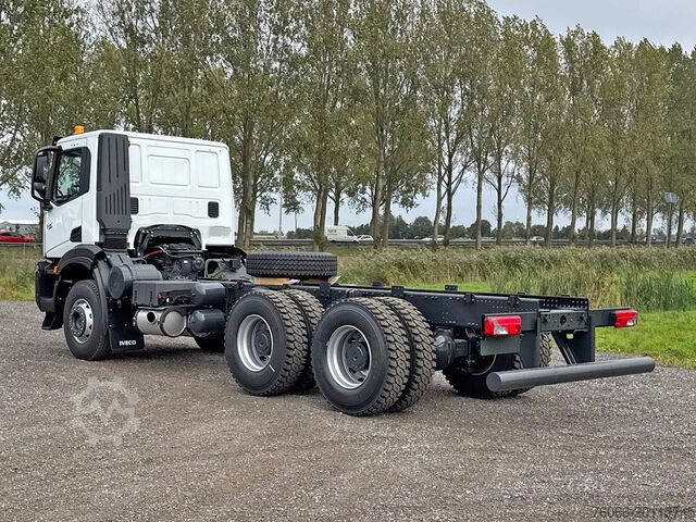 Chassis met cabine Iveco T-Way AD380T43-3800 AT Chassis Cabin (11 units)