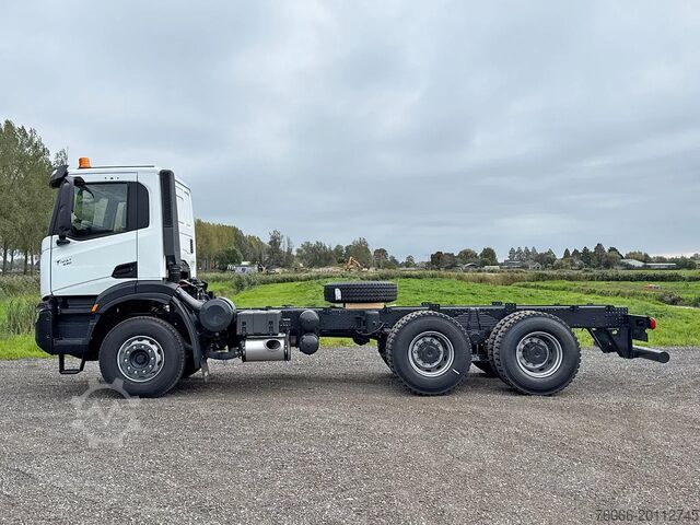 Chassis met cabine Iveco T-Way AD380T43-3800 AT Chassis Cabin (11 units)