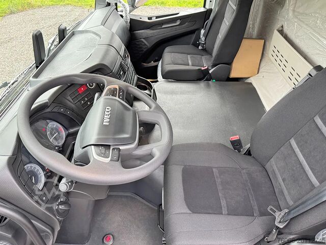 Chassis met cabine Iveco T-Way AD380T43-3800 AT Chassis Cabin (11 units)