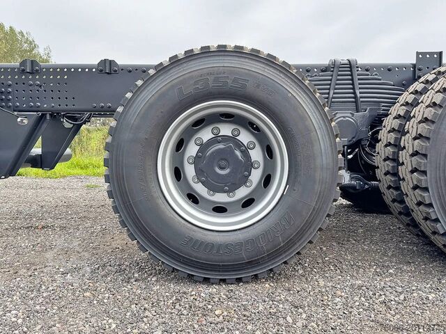 Chassis met cabine Iveco T-Way AD380T43-3800 AT Chassis Cabin (11 units)