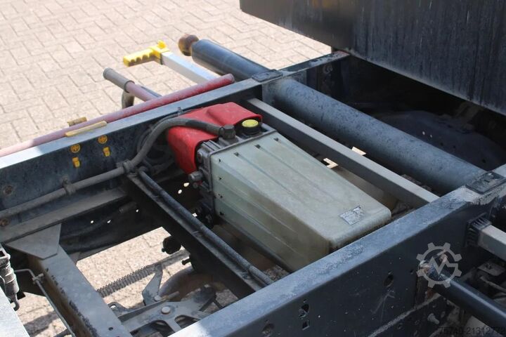 Kipper Nissan 45.13 + EURO 4 + C patent + tipper + MANUAL