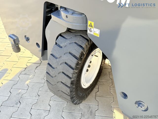 Négyirányú targoncát Combilift C4000 GAS TRIPLEX 6900 FREE-LIFT CABIN
