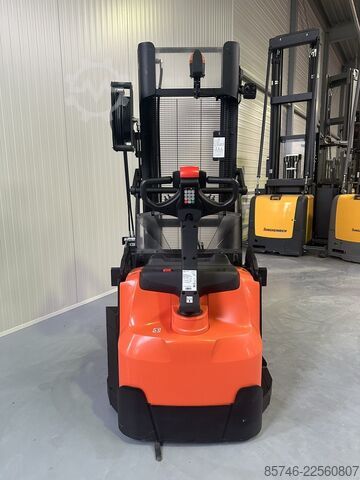 SWE 120 XR * DEMO !! REACH – MAST + Tiltende gafler + Sideskift !! TOYOTA SWE 120 XR * DEMO !!  REACH - MAST  +  Tilting Forks + S.S.  !!