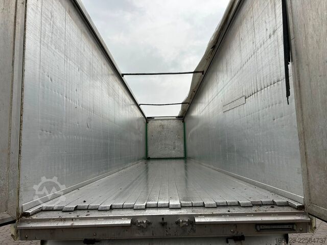 Semirreboque com piso móvel KRAKER CF-Z Schubboden 92m³