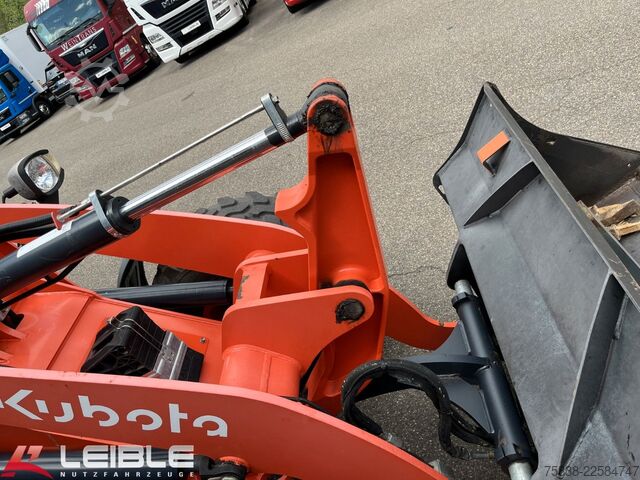 Carregadora de rodas KUBOTA R082*Hydr.Schnellwechsler*Pal.Gabel*nur 539h*